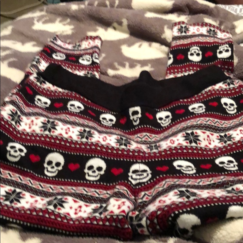 Skull leggings (kinda thicker leggings)